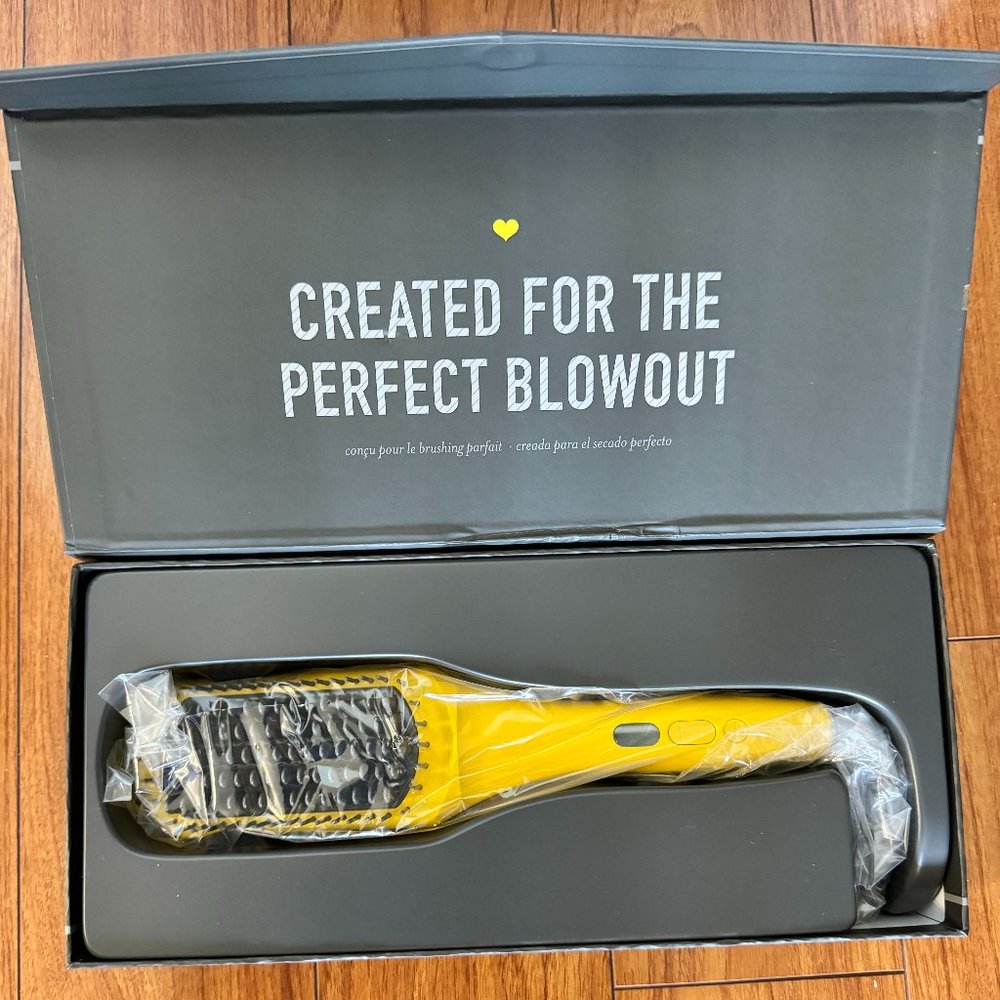 Drybar The Brush Crush Heated Straightening Brush (full size)
